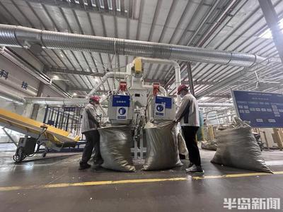 一臺(tái)舊冰箱在青島的再生之旅——記者探訪島城廢舊家電從回收到再利用的全過(guò)程